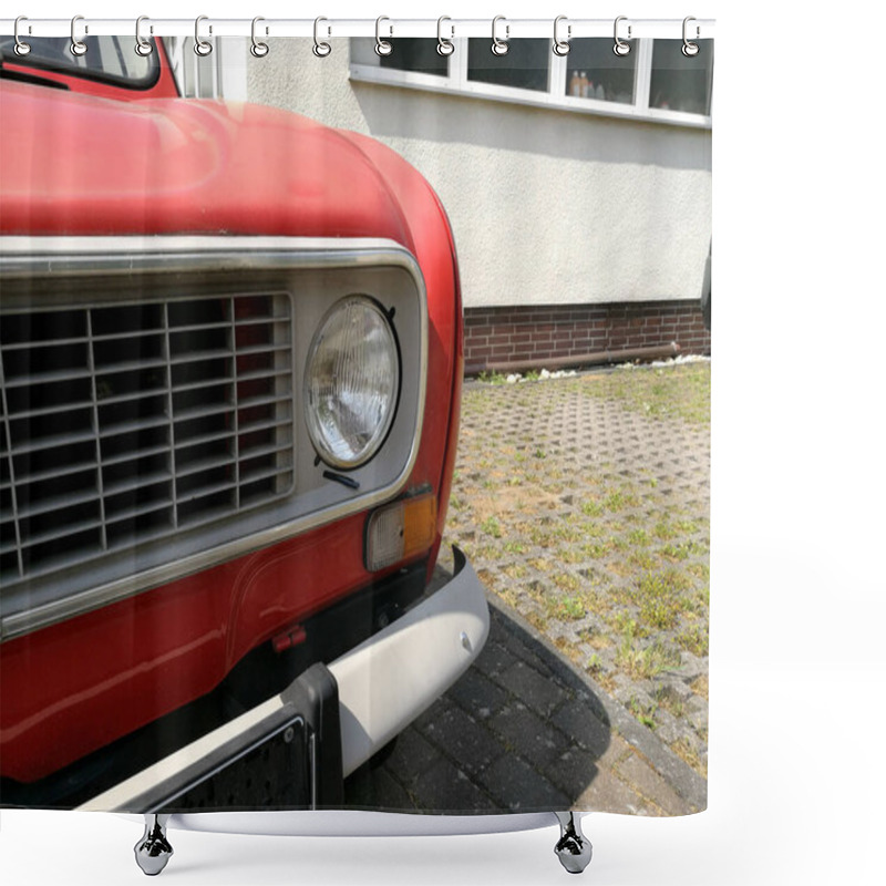 Personality  The Circular Headlight Of A Retro Red Car Shower Curtains