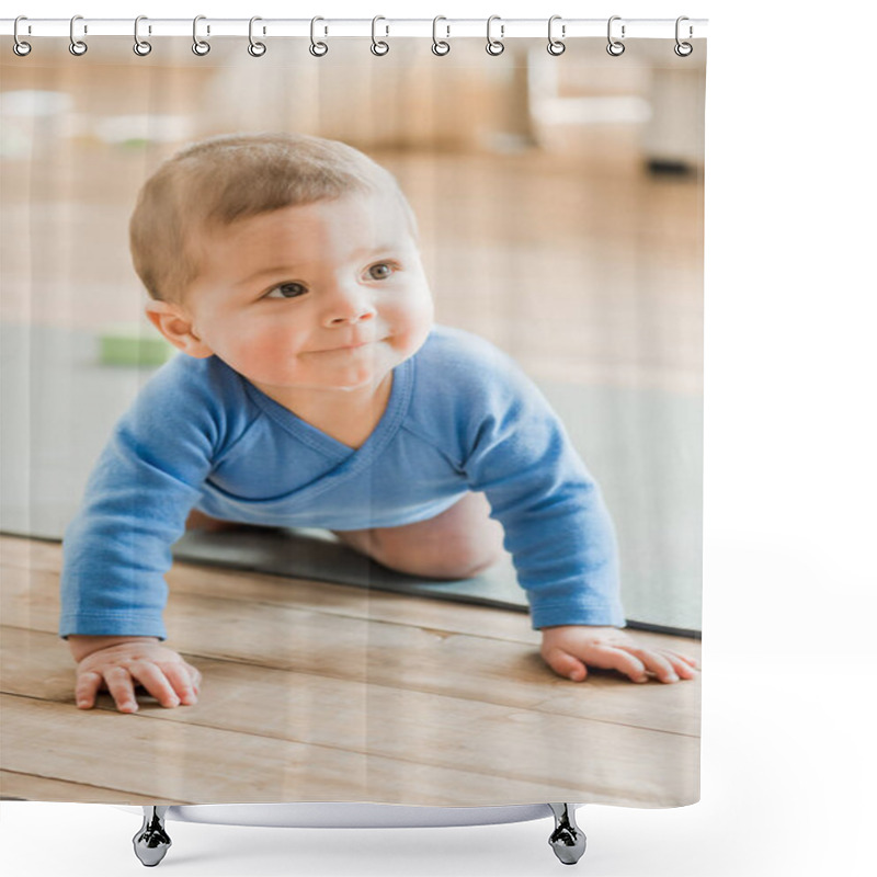 Personality  Baby Boy Crawling On Yoga Mat Shower Curtains