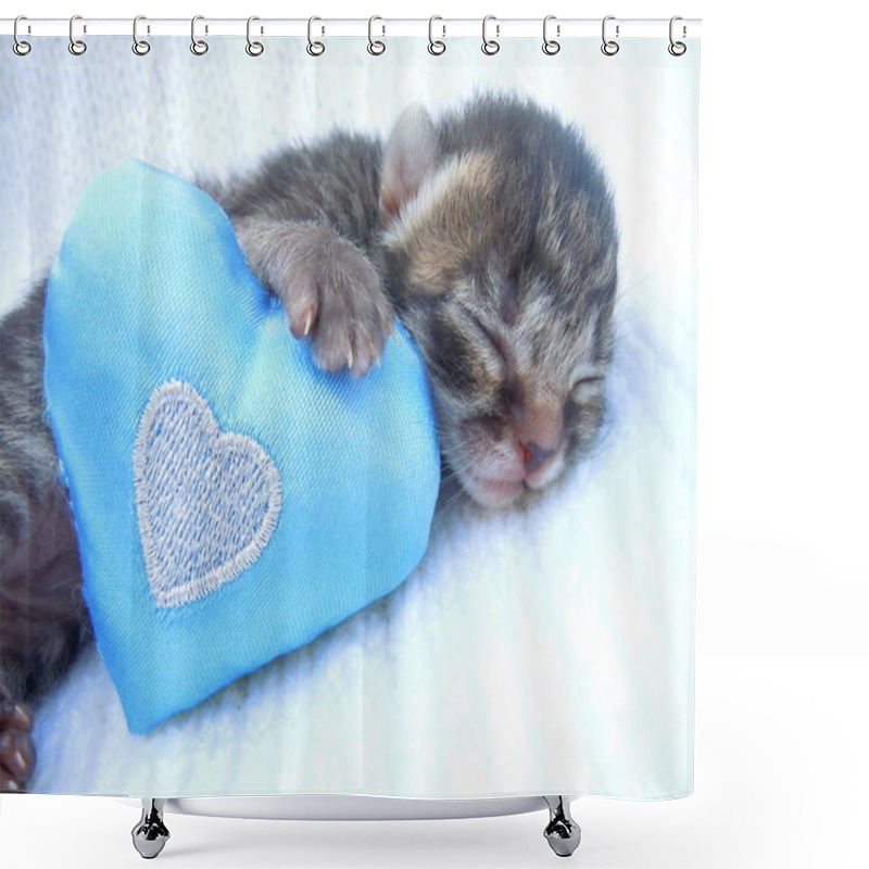 Personality  Sleeping Kitten And Heart Shower Curtains