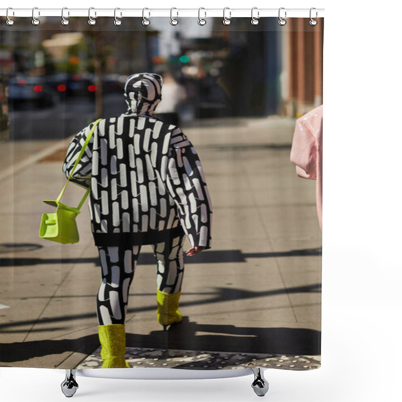 Personality  NEW YORK, USA - NOVEMBER 26, 2022: Back View Of Trendy Extravagant Person Walking Along Street In New York City, Urban Style Shower Curtains