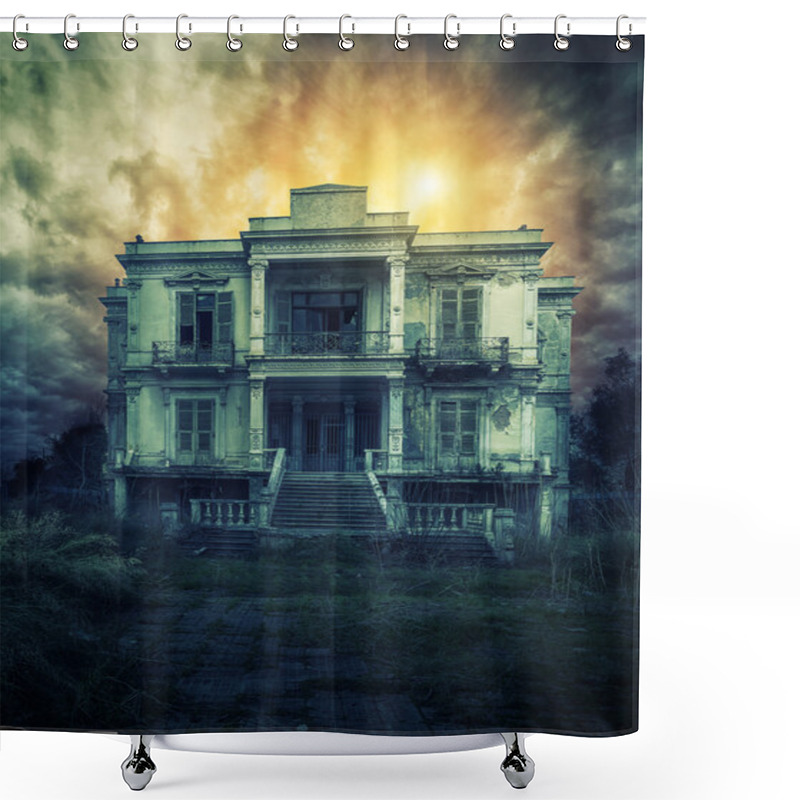 Personality  Spooky Old House Shower Curtains