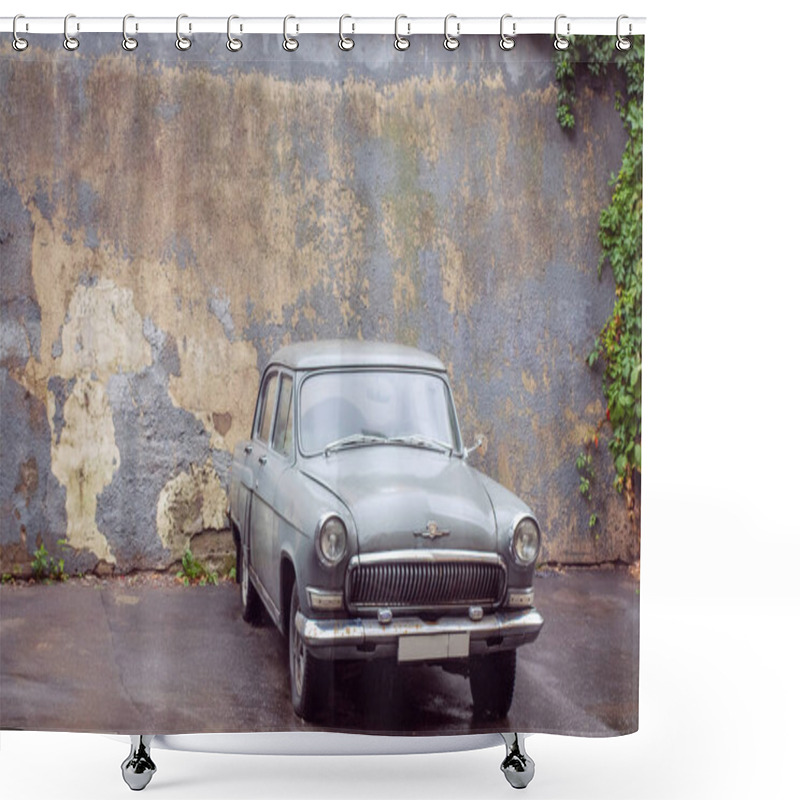 Personality  Retro Car Volga GAZ 21 On The Background Of An Old Worn Wall Shower Curtains