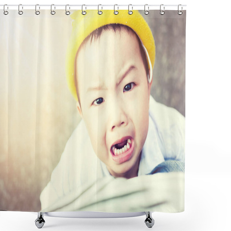 Personality  Baby Crying Father,Baby Want Carrier,asia Baby Lovely,baby Outsi Shower Curtains