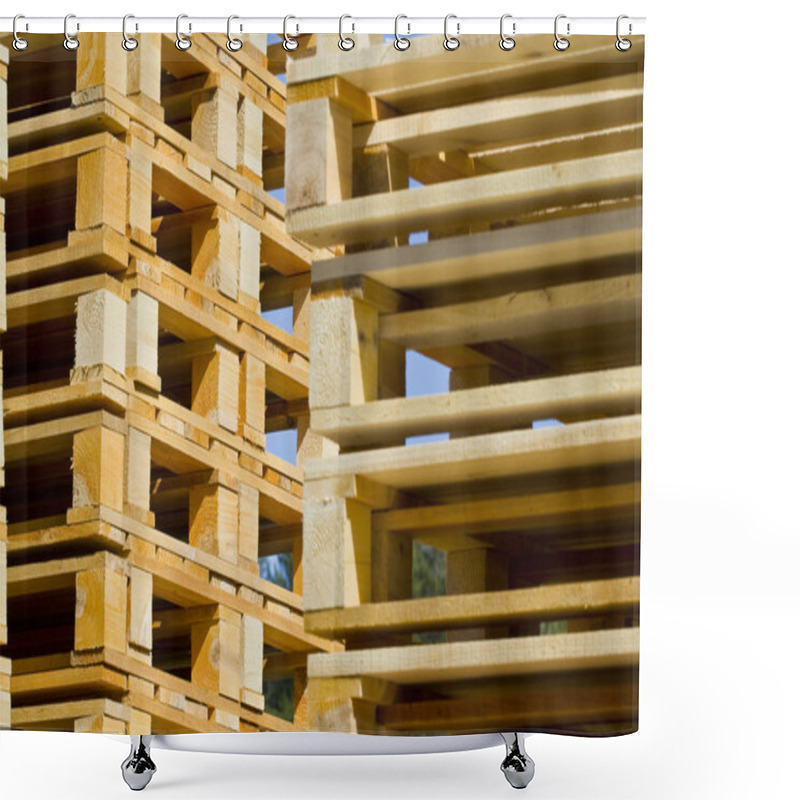 Personality  Wooden Shipping Pallets Shower Curtains