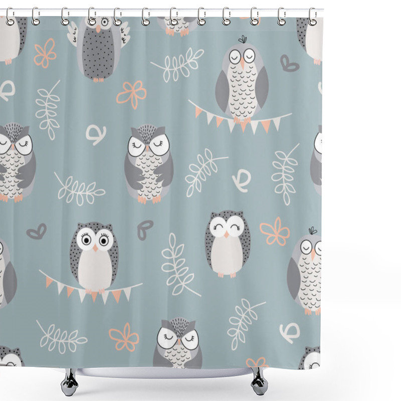 Personality  Repeat Pattern With Cute Owls On Green Background Shower Curtains