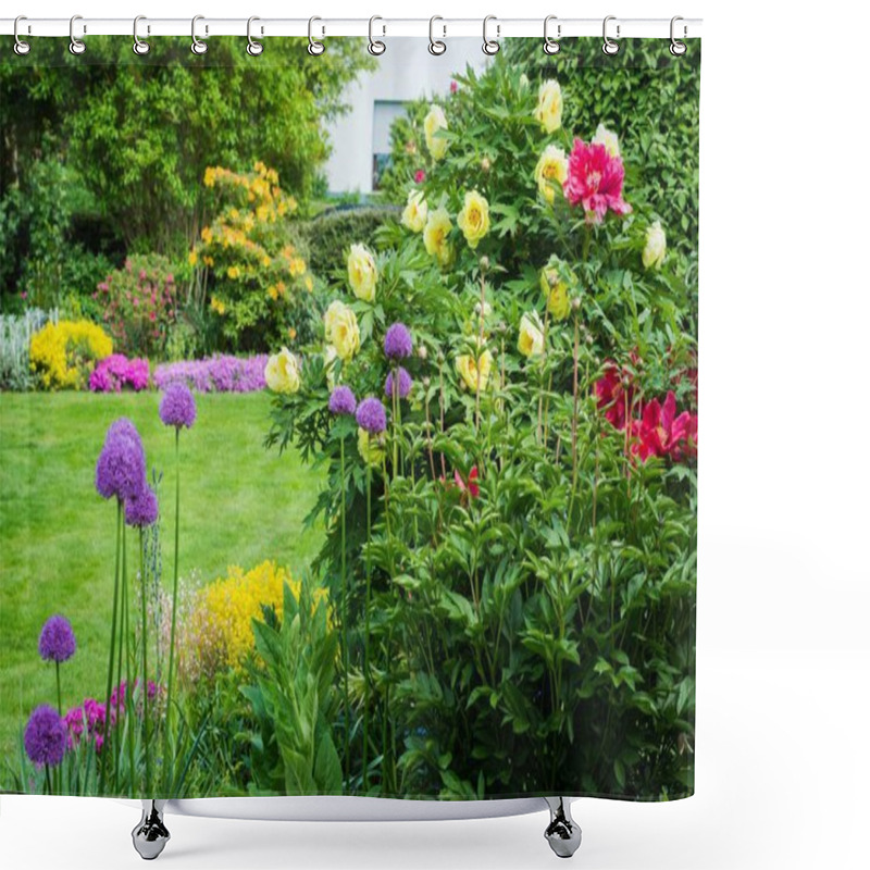 Personality  Peony Flowers Petals, Flora    Shower Curtains