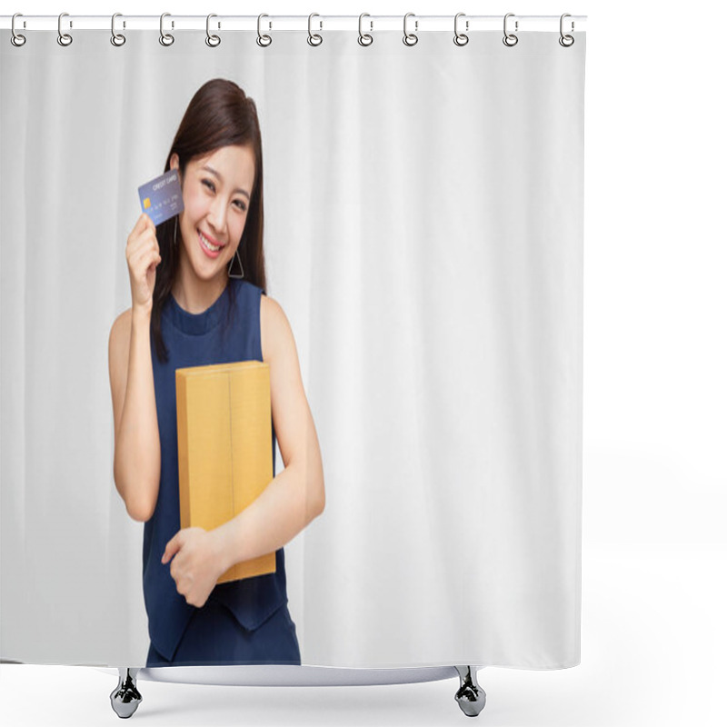 Personality  Happy Asian Woman Holding Package Parcel Box And Credit Card, Delivery Shipping Service And Shopping Online Concept Shower Curtains