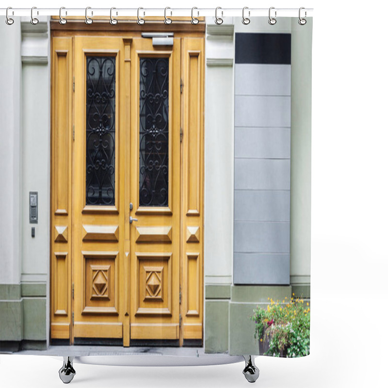 Personality  Outdoor Office Doors With Empty Signboards  Shower Curtains