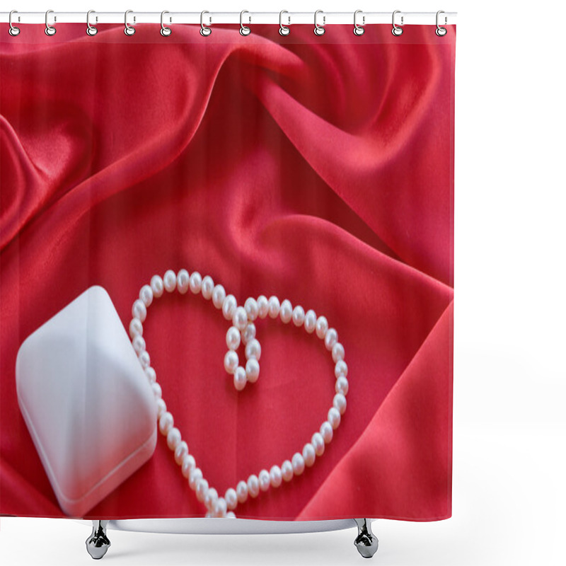 Personality  Pearl's Necklace And Jewelry Box Shower Curtains