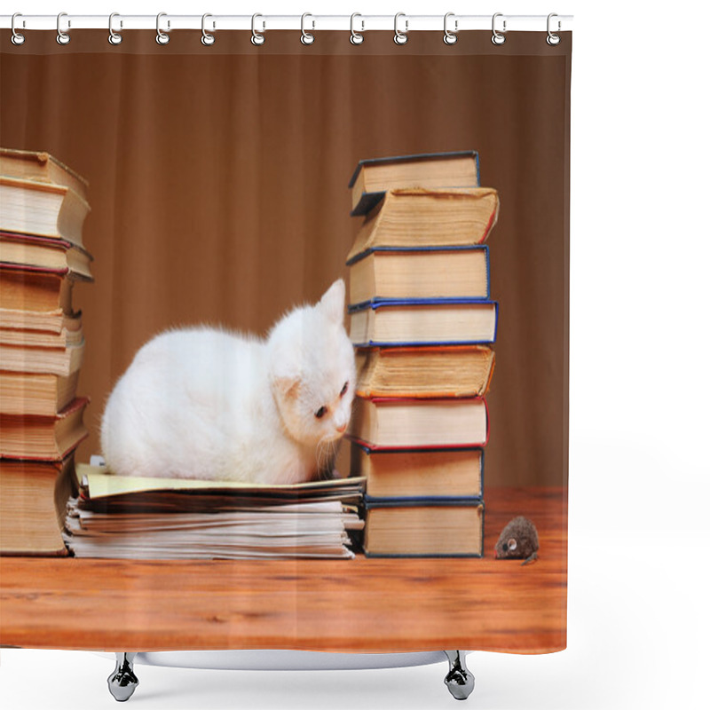 Personality  White Cat Looking At The Plush Mouse Shower Curtains