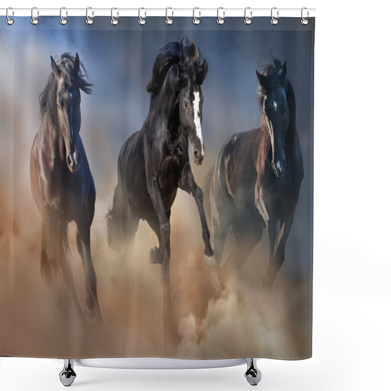 Personality  Horse Run Fast Shower Curtains