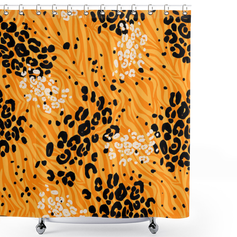 Personality  Fashion Animal Skin. Textured Mixed Leopard Seamless Pattern. Nature Background. Shower Curtains