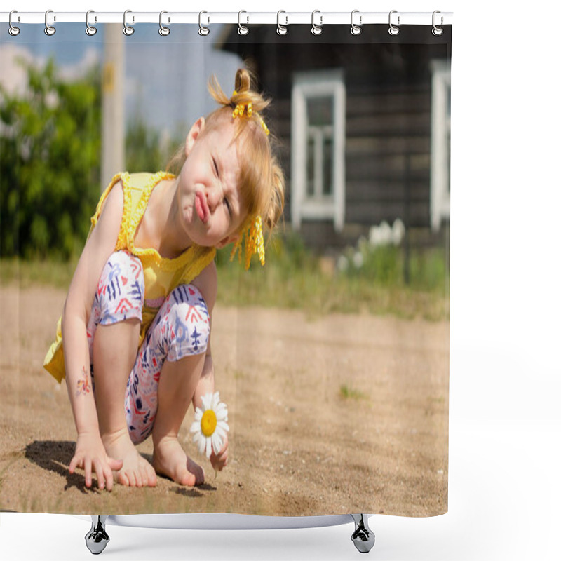 Personality  Little Girl Is Twisted, Funny Face, Duck Smile, Lips Bow Shower Curtains