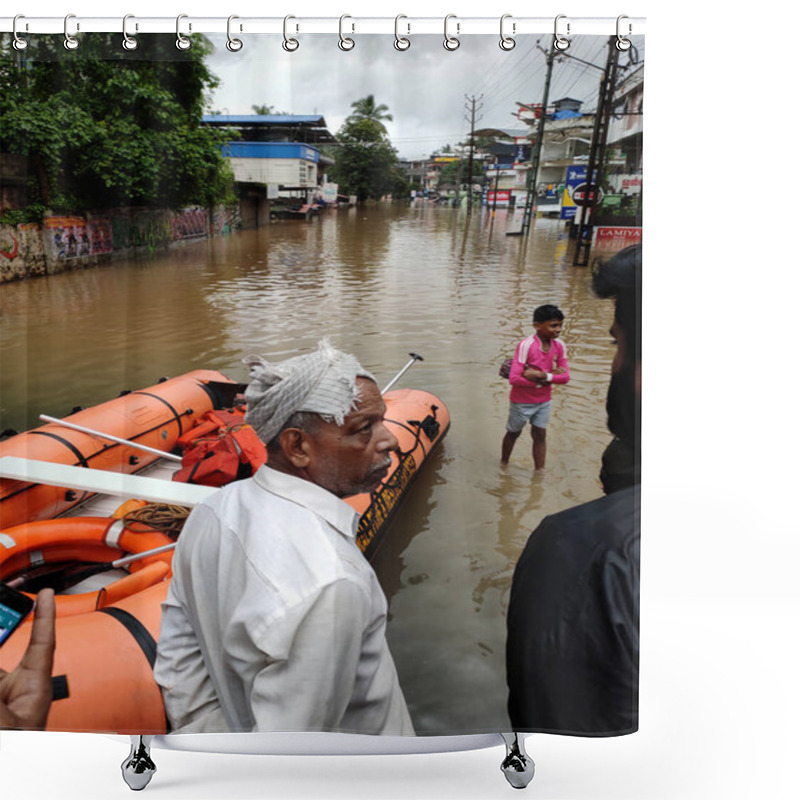 Personality  NILAMBUR, KERALA, INDIA - AUGUST 08, 2019: People Gathered Near The Flood Affected Street In Janathapadi, Nilambur. Shops And Houses Are Seen Submerged In The Flood Water. Shower Curtains