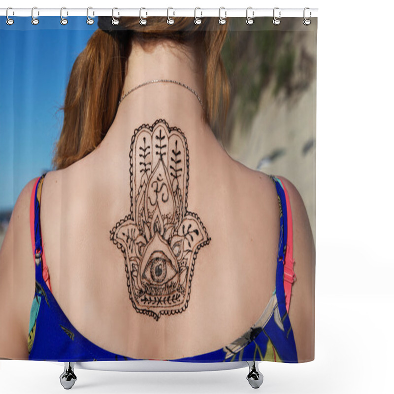 Personality  Henna Tattoo Mehendy Painted On Back Hamsa Shower Curtains