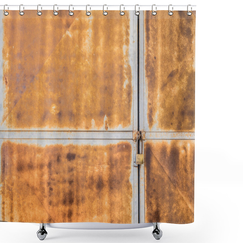 Personality  Old Rusty Door Shower Curtains