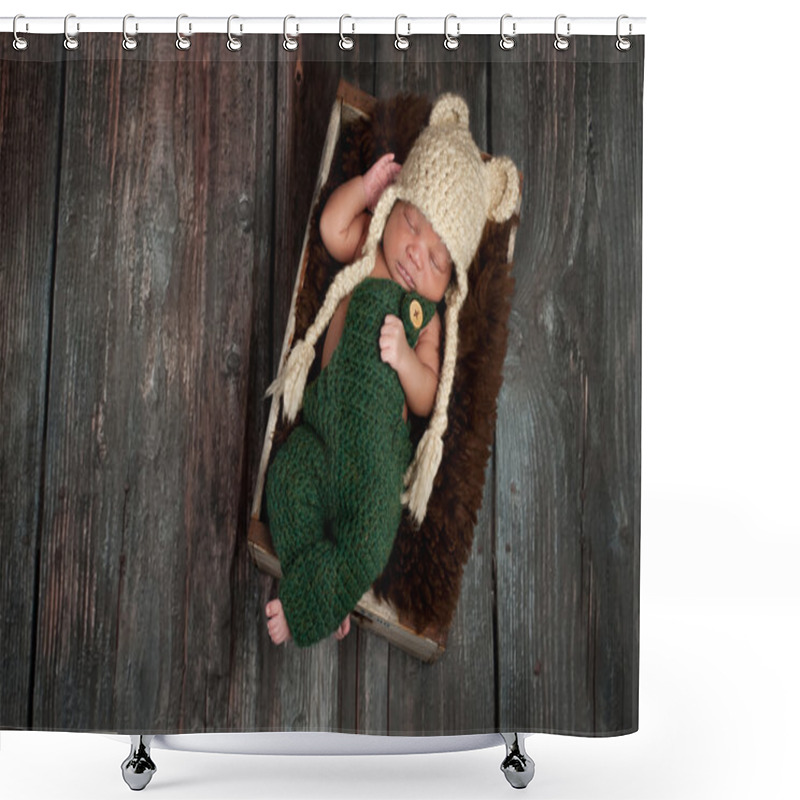 Personality  Newborn Baby Boy Wearing A Bear Hat Shower Curtains