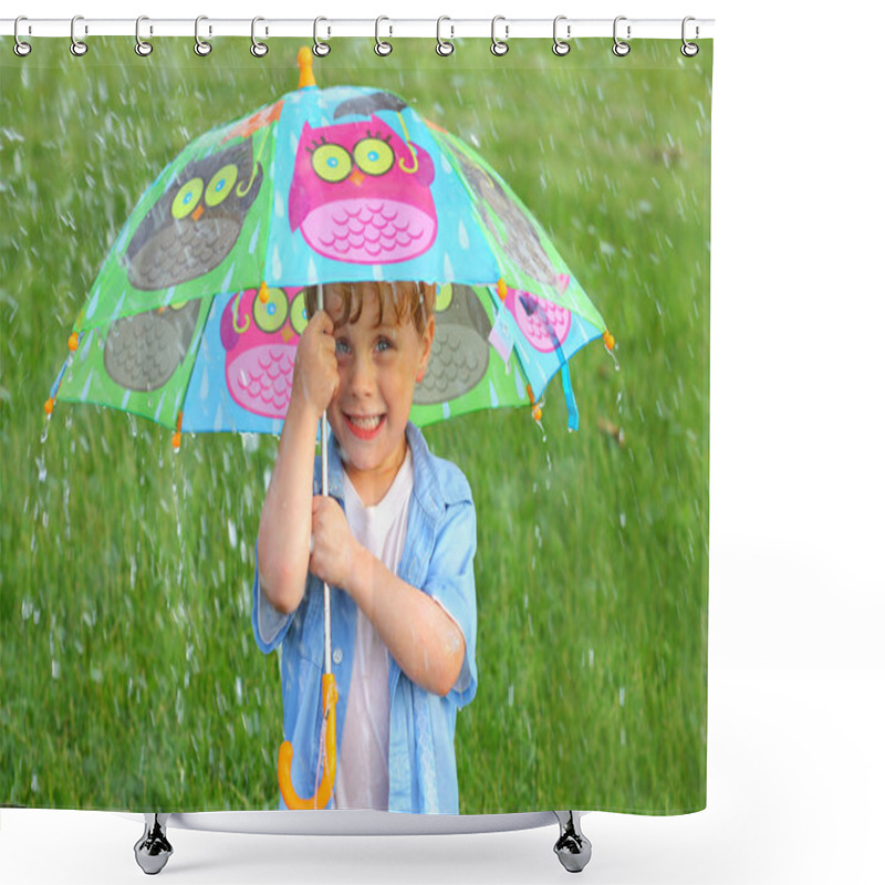 Personality  Child With Umbrella In The Rain Shower Curtains