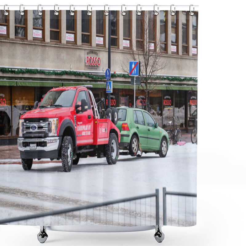 Personality  Tow Truck Ford F-450 In The City Street Shower Curtains