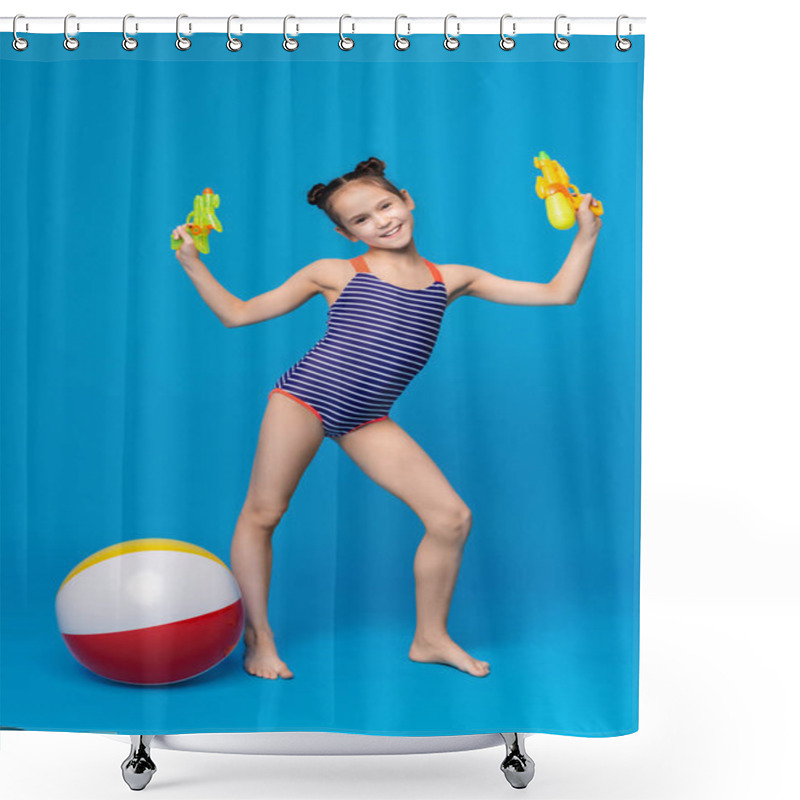 Personality  Cute Girl Playing With Water Guns And Inflatable Beach Ball Shower Curtains