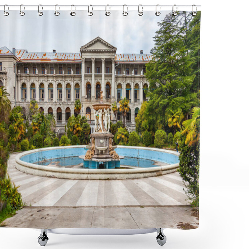 Personality  Sochi, Russia, April 13, 2021. Fragment Of The Facade Of The Main Building Of The Abandoned Ordzhonikidze Sanatorium, Historical And Cultural Landmark. Fountain 