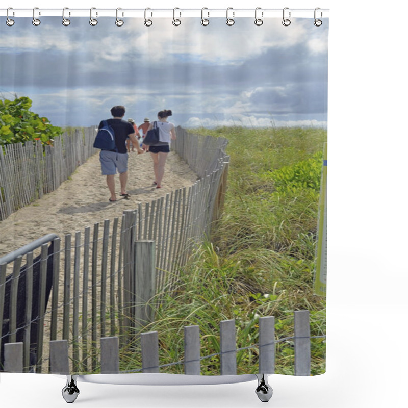 Personality  Young Couple Strolling Towards The Beach Shower Curtains