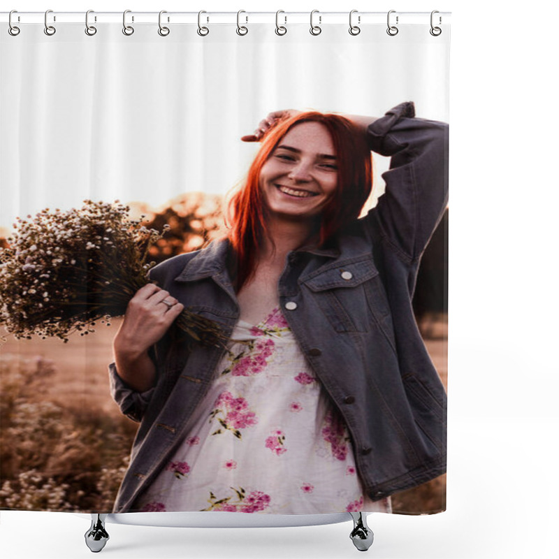 Personality  A Cheerful Red-haired Girl Holding A Bouquet Of Daisies And Smiling Brightly On A Sunny Summer Day. Capturing The Essence Of Joy, Nature, And Seasonal Beauty Shower Curtains