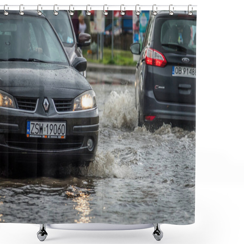 Personality  Cars On A Flooded Street Shower Curtains