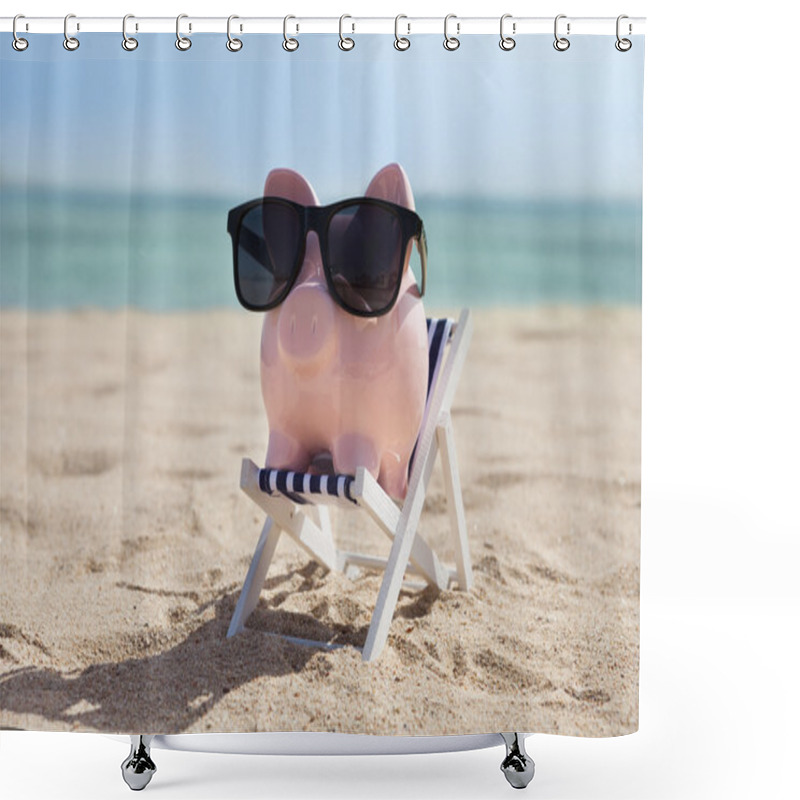 Personality  Piggy Bank With Sunglasses Shower Curtains