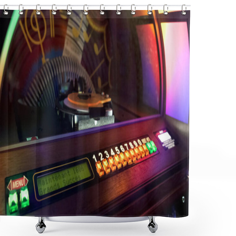 Personality  Jukebox Automatically Rearranging Discs For Playing Music With Coin Is Inserted Shower Curtains