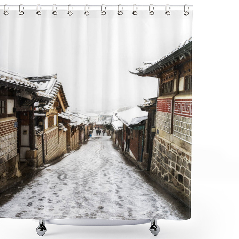 Personality  Bukchon Hanok Village Alleyway Winter Shower Curtains