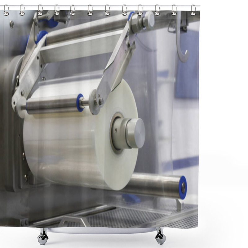 Personality  Automatic Packing Machine. Packing In A Transparent Cellophane Film. Shower Curtains