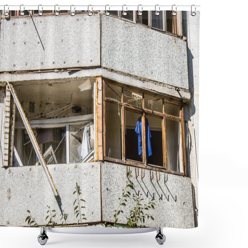 Personality  Kharkiv, Ukraine, September 22, 2024 Aftermath Of The Russian Attack On A Residential Building In The Shevchenkivsky District In Kharkiv, Which Injured 21 People And Causing Significant Damage. Shower Curtains