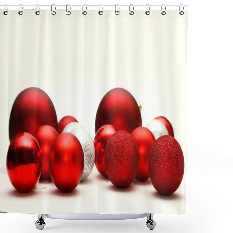 Personality  Christmas Decorative Bulbs Scattered And Isolated On White Backg Shower Curtains