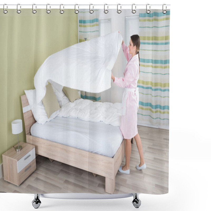 Personality  Female Housekeeper Changing Bed-sheet Shower Curtains