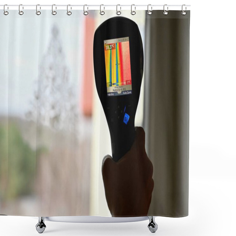 Personality  Hand Thermal Imaging Camera To Check Temperature . Shower Curtains