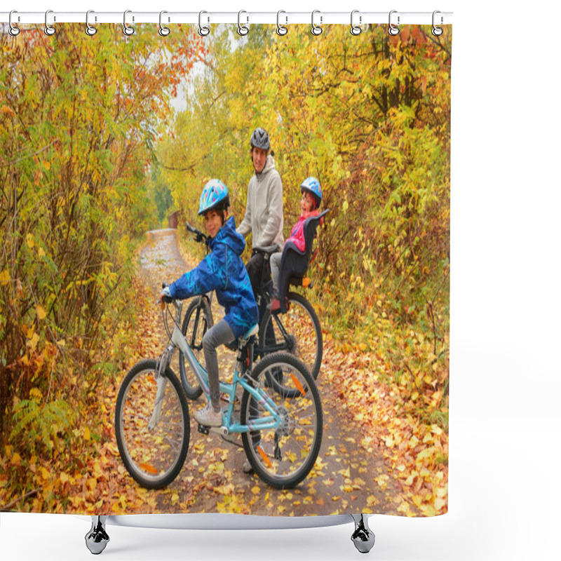 Personality  Happy Family On Bikes In Autumn Park Shower Curtains