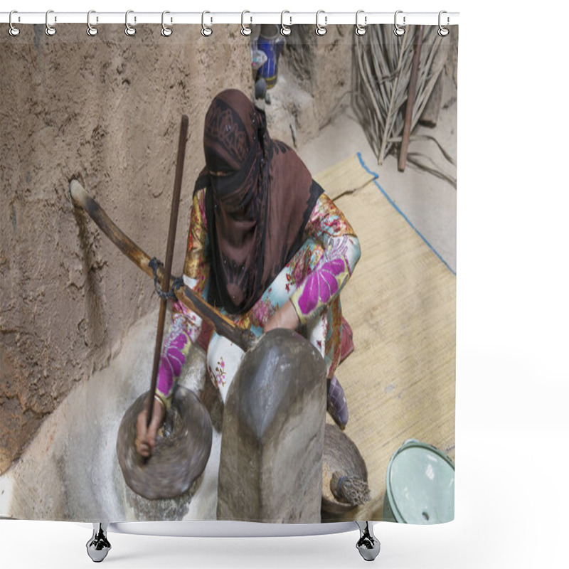 Personality  Omani Woman Grinding Wheat Shower Curtains