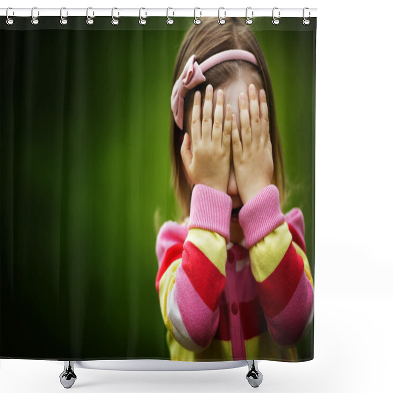 Personality  Little Girl Is Playing Hide-and-seek Hiding Face Shower Curtains