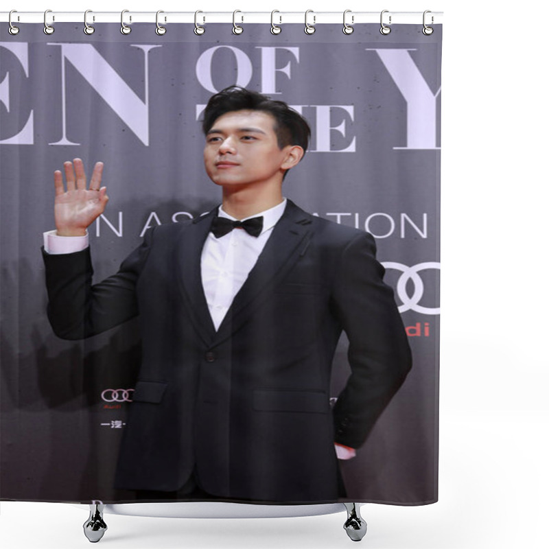 Personality  Chinese Actor Li Xian Arrives On The Red Carpet For The 