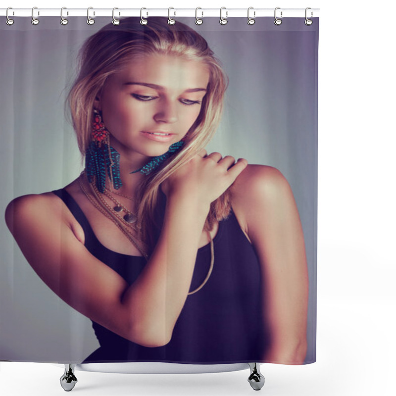 Personality  Beautiful Blond Retro Woman Shower Curtains