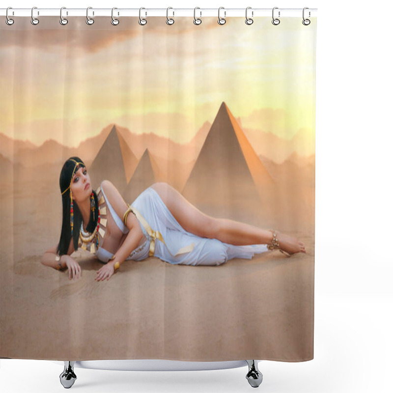 Personality  Egypt Style Rich Luxury Woman. Sexy Beautiful Girl Goddess Queen Cleopatra Lies On Yellow Sand Desert Pyramids. Art Ancient Pharaoh Costume White Dress Gold Accessories Black Hair Wig Egyptian Makeup Shower Curtains