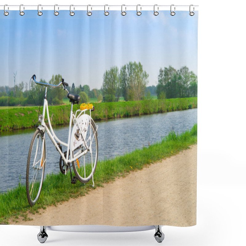 Personality  Bikes And Lei Flower Wreath Shower Curtains