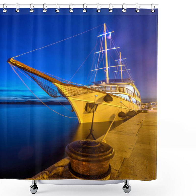 Personality  Old Wooden Sailing Boat Shower Curtains