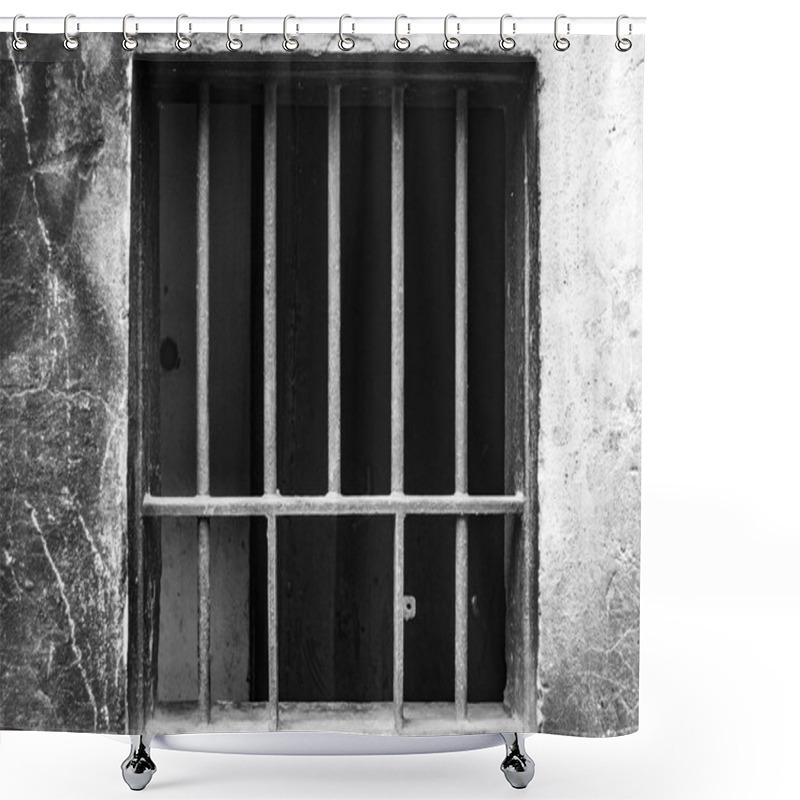 Personality  Old Walls, Rusty Iron Barred Window - Background Shower Curtains