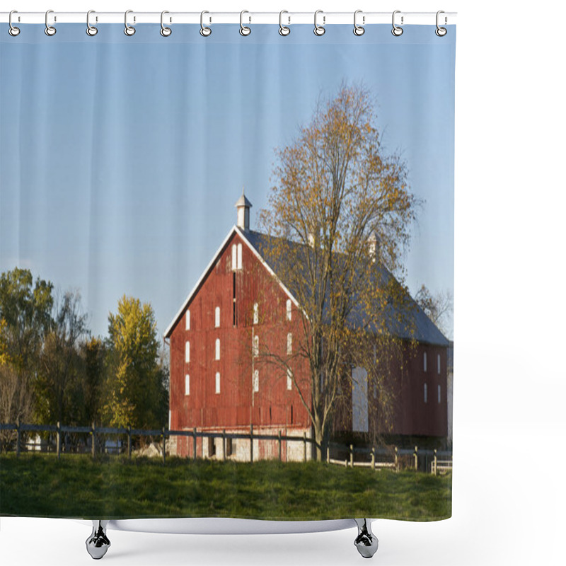 Personality  Traditional Red Barn Shower Curtains