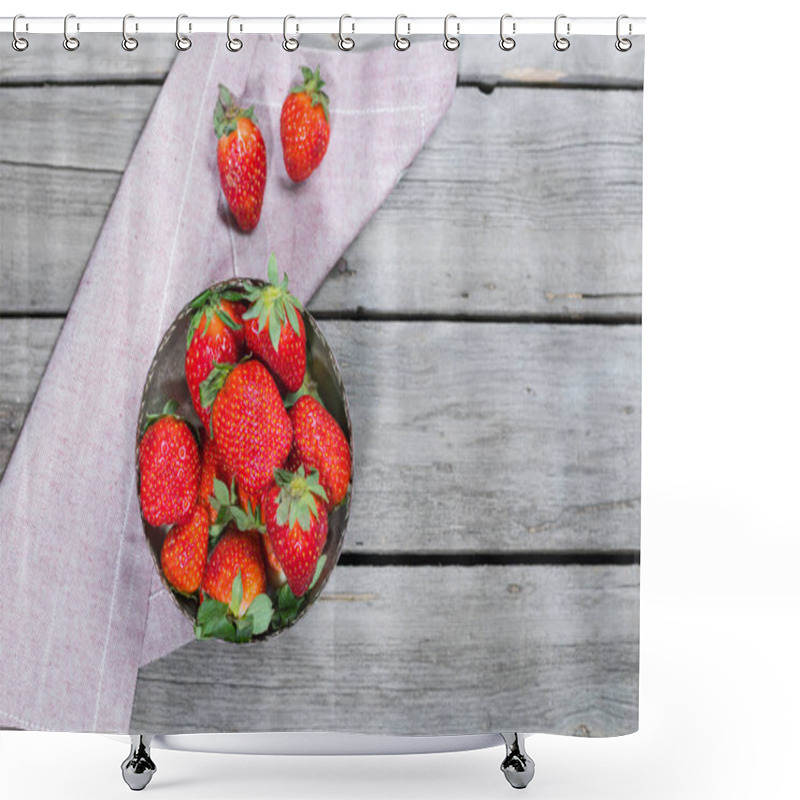 Personality  Fresh Red Strawberries Shower Curtains