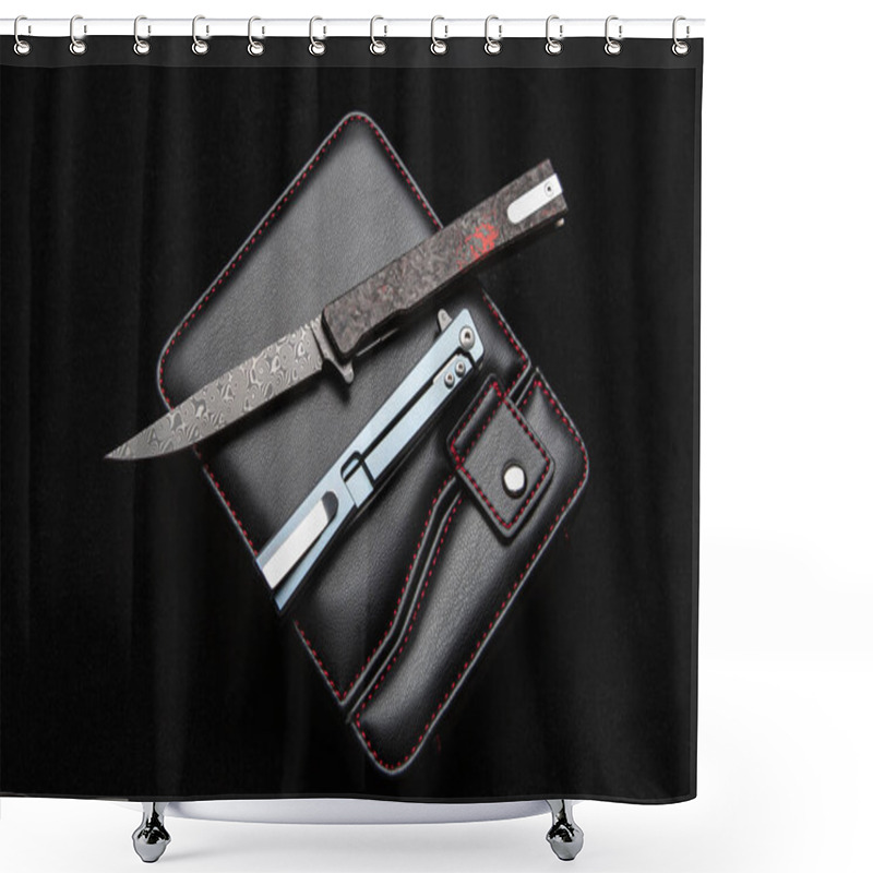 Personality  Close-up Of A Luxury Folding Knife Set In An Elegant Black Leather Case. The Knife Features A Detailed Damascus Blade, Perfect For Collectors And Enthusiasts Of Fine Craftsmanship. Shower Curtains