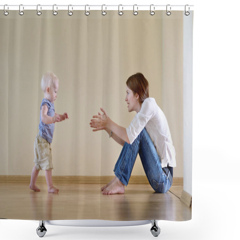 Personality  Cute Baby Girl Learning To Walk Shower Curtains