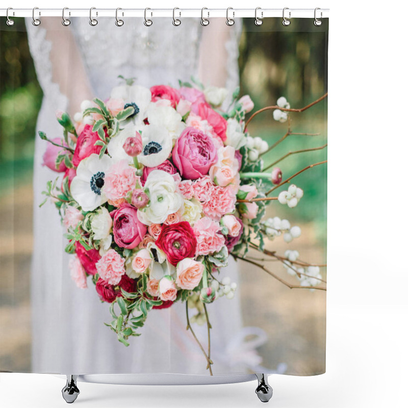 Personality  Beautiful Wedding Bouquet In Bride's Hands Shower Curtains